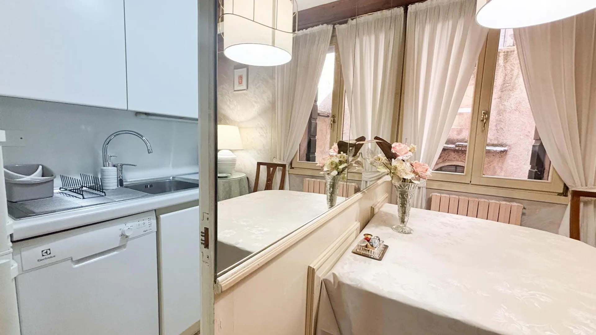Rialto Elegant Hideaway Near St Mark'S Square Venice Apartment